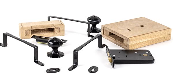 Black Oak Box Lock & Octagonal Knob Set