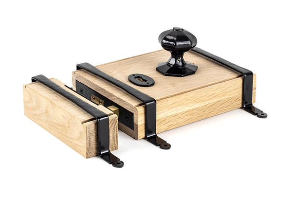 Black Oak Box Lock & Octagonal Knob Set