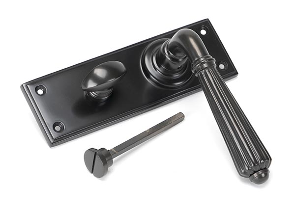 Aged Bronze Hinton Lever Bathroom Set