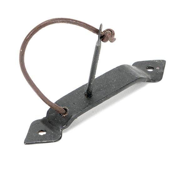 External Beeswax Locking Gothic Screw on Staple