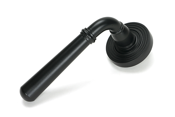 Matt Black Newbury Lever on Rose Set (Beehive)
