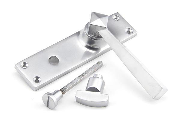 Satin Chrome Straight Lever Bathroom Set
